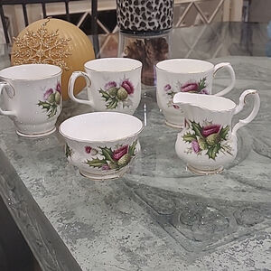 ROYAL ALBERT BONE CHINA MUGS HIGHLAND THISTLE PATERN 5 PC SET LIKE NEW
